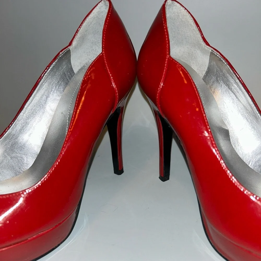Pre loved guess heeled pump